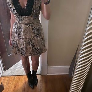 Bebe capped sleeved smocked leopard dress